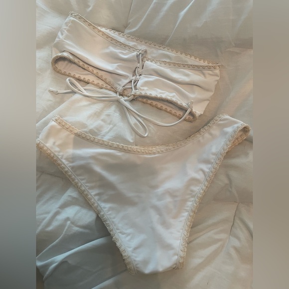 Swimsuit size medium - Picture 3 of 4